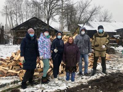Волонтеры Тверского отделения Сбербанка приняли участие в проекте «Подари дрова»