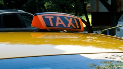 Москва выделит 128,4 млн рублей для бесплатных перевозок медиков на такси