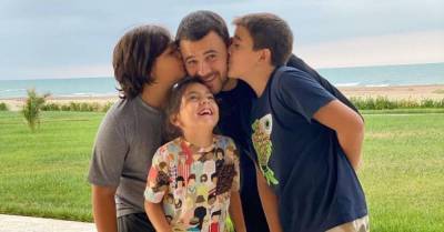 Семейные фото и нежные слова: Агаларов поздравил сыновей от Алиевой с 12-летием