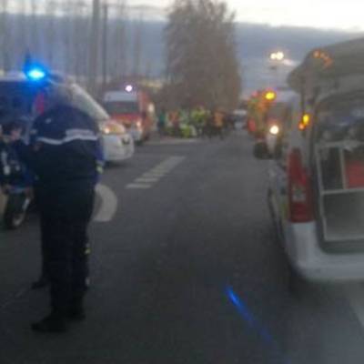 Во Франции 20 человек пострадали в результате аварии со школьным автобусом