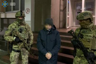 Инспектора Галицкой таможни задержали за систематические взятки