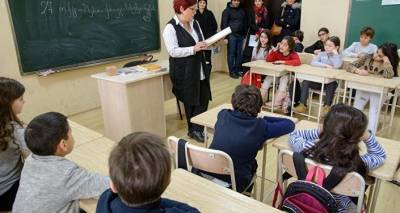 В школах Грузии сократилось количество педагогов