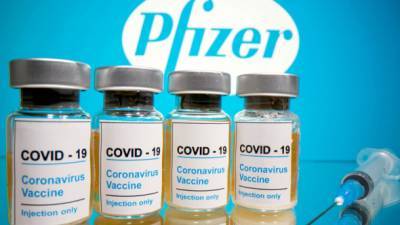 США получили первую поставку вакцин Pfizer против COVID-19