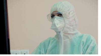 Генконсульство Китая в Петербурге передало больнице №20 маски и защитные костюмы