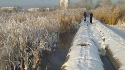 Рукотворное чудо: общественники нашли в Челябинске озеро, не сдающееся льду из-за канализационных стоков