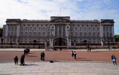 Слуга из Букингемского дворца украл ценности на $135 тысяч