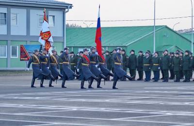 254-му полку, участвовавшему в освобождении Смоленщины, вручили Боевое Знамя