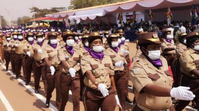 Женщины-военнослужащие прошли строем на параде в честь Дня Республики в ЦАР