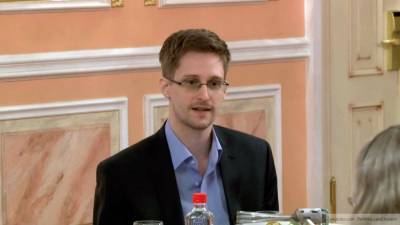 Сноуден занимается подборкой документов на получение гражданства РФ