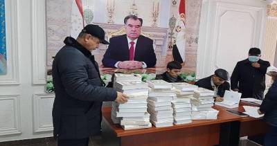 “Таджики” Бободжона Гафурова начали дарить с Ванджского района