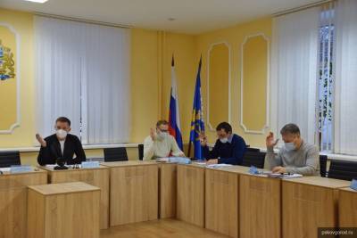 Передачу Октября в собственность Пскова обсудили депутаты