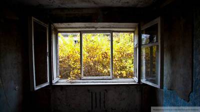 Мать с детьми смогла покинуть горящую квартиру через окно под Волгоградом