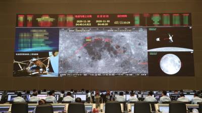 Китайский зонд "Чанъэ-5" успешно сел на Луну