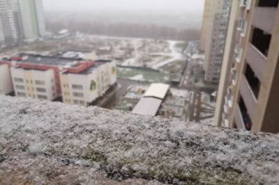 Киев в первый день зимы засыпало снегом. Фото