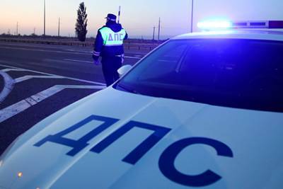 Полицейские бросили на дороге россиянку с двумя детьми