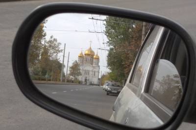 Службы такси в Донецке подняли тарифы до 100 рублей за вызов