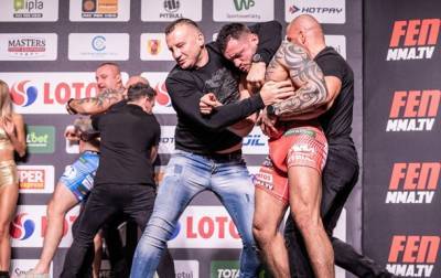 В Польше бойцы MMA устроили драку во время пресс-конференции - Cursorinfo: главные новости Израиля