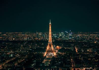 Фрагмент лестницы Эйфелевой башни продали в Париже за 275 тыс евро
