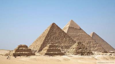 Автора провокационной фотосессии на фоне пирамид будут судить в Египте