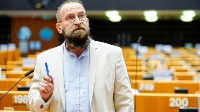 Евродепутата застали на секс-вечеринке в Брюсселе: политик подал в отставку