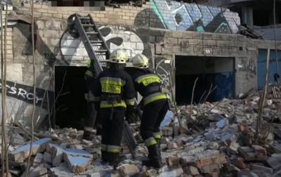 Трагедия на руинах: бетонная плита упала на мужчину, подробности ЧП