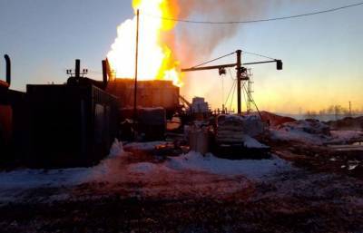 На российском месторождении нефти вспыхнул мощный пожар (ВИДЕО)