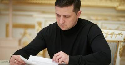 Зеленский призвал Раду отложить его законопроект о перезагрузке КСУ до решения Венецианской комиссии