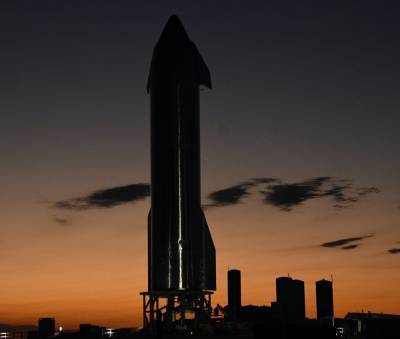 Прототип космического корабля Starship взорвался при испытаниях в Техасе