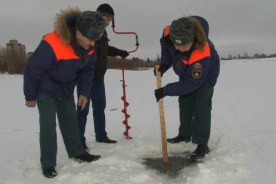 В Ярославле лед пока еще тонок для рыбалки