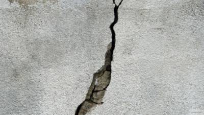 Несколько школ в Иркутске "треснули" после землетрясения