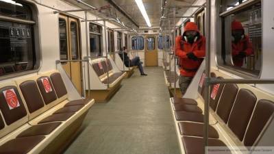 Сотрудники полиции приняли роды в метро Москвы