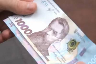 Гривна уверенно "бьет" доллар: курс валют на 10 декабря - akcenty.com.ua
