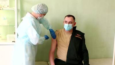 Более тысячи военнослужащих ЦВО получили прививки от коронавируса