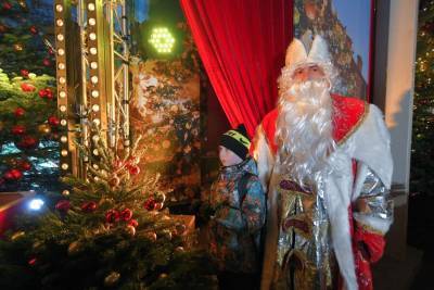 Почти половина семей в России откажется от Деда Мороза из-за пандемии