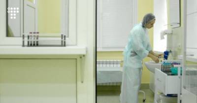 Еще более 13 тысяч случаев COVID-19 обнаружили в Украине за сутки. В больницы попали почти 3 тысячи пациентов