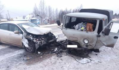 На трассе Сургут - Нижневартовск в массовой аварии пострадали два водителя и пассажир