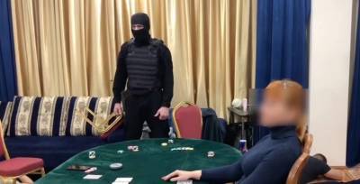 В центре Тюмени силовики нашли подпольное казино, куда попадали по рекомендации
