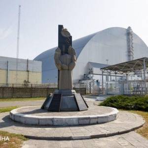 Зеленский поручил правительству подготовиться к 35-й годовщине Чернобыля