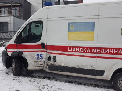 В Черкассах водитель грузовика протаранил скорую с пациенткой в критическом состоянии: фото