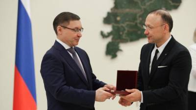 Якушев вручил Алтушкину награду от Путина