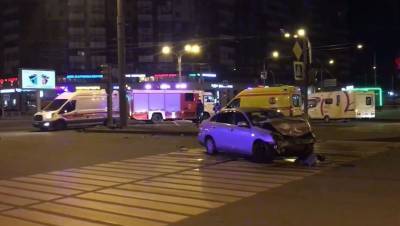 Два человека пострадали в жёстком ДТП на севере Петербурга
