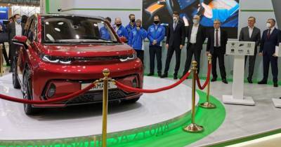 Глава Минобрнауки представил первый российский электромобиль