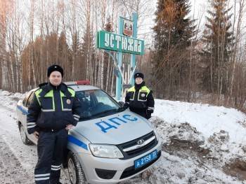 В Вологодской области сотрудники ДПС помогли водителю и его маленькому сыну