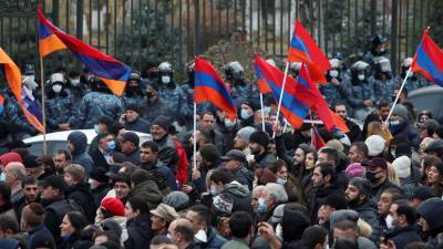 Полиция в Ереване начала задержания противников Пашиняна