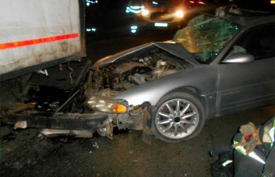 Водителя легковушки зажало после столкновения с грузовиком в Лиде