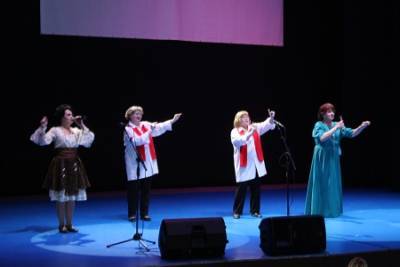 В Кунгурском «Премьер - зале» прошел необычный концерт жестового пения