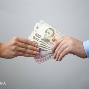 В Украине начали списывать долги по налогам до 3060 грн