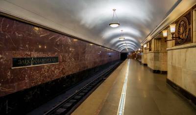 Полицейские приняли роды у москвички в метро