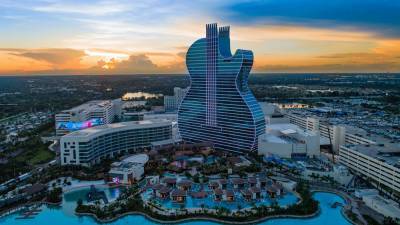 Hard Rock: в Майами открыли удивительный отель в форме гитары – фото