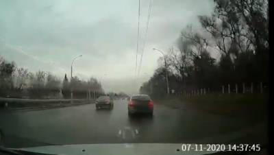 Опасные манёвры кемеровчанина на дороге сняли на видео